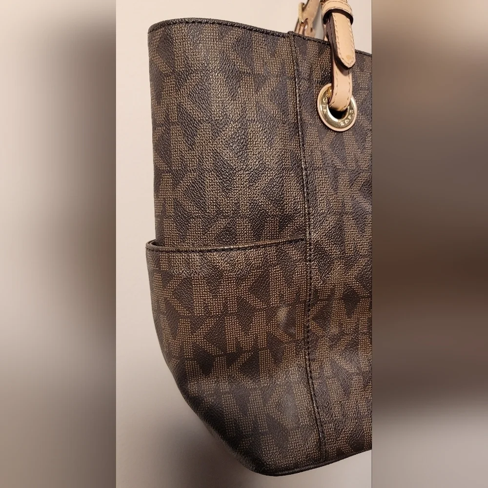 C - Michael Kors Jet Set brown monogram Vegan leather handbag